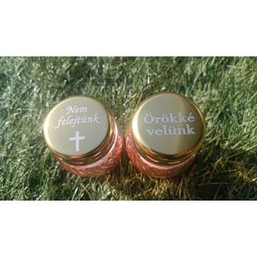 Mécses egyedi gravírozott tetővel