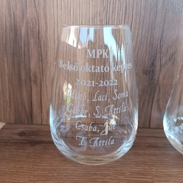 Üveg váza gravírozva/gravírozása